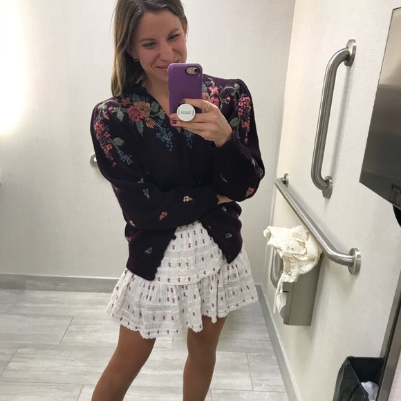 Meet your Posher, Jessica PS ALWAYS up for a great TRADE - Picture 12 of 16